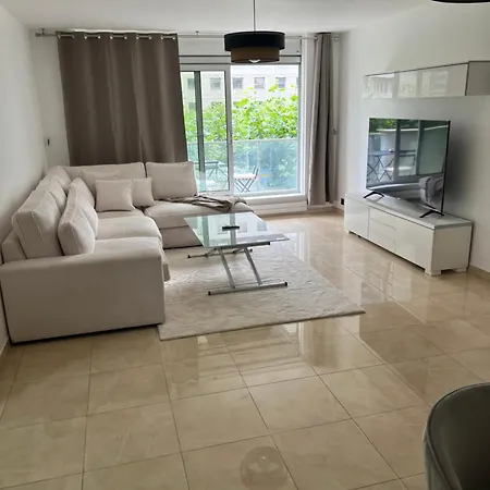 Apartment Paris La Defense - 3 *